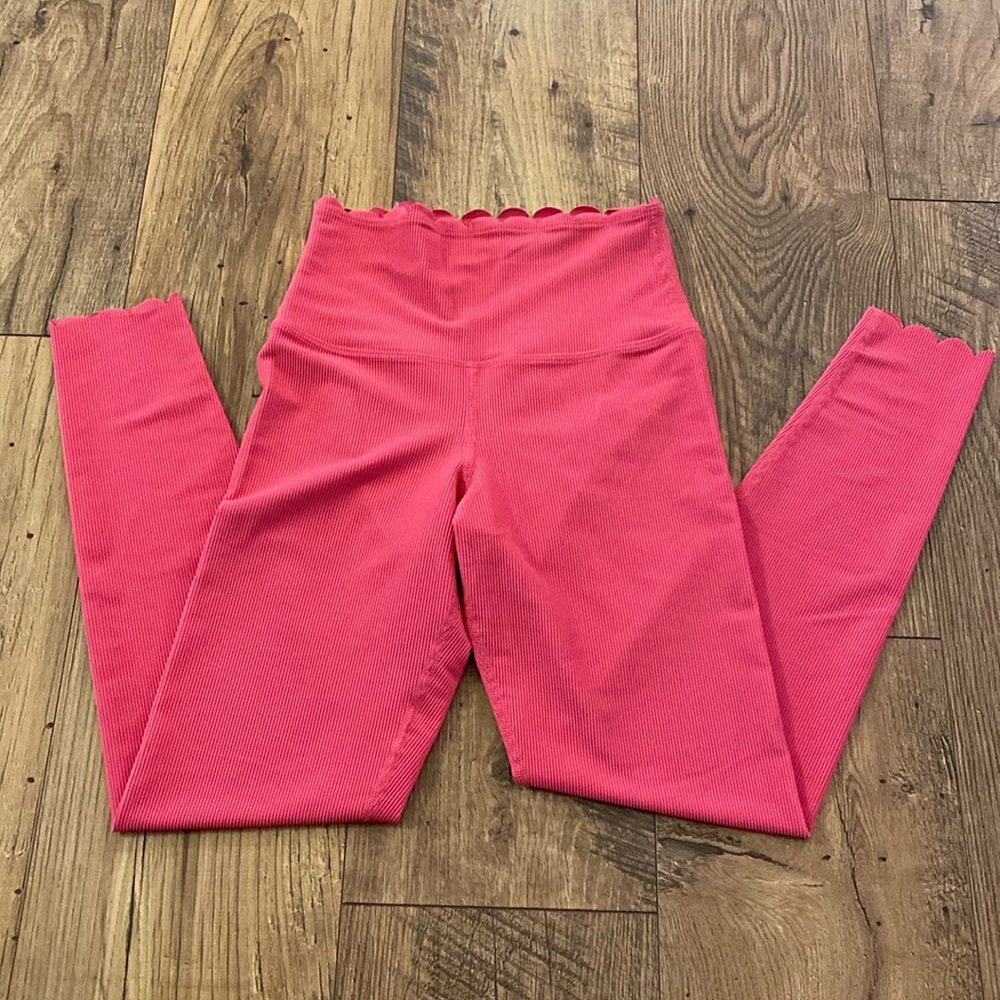 EUC Beach Riot PINK scalloped Leggings, Small